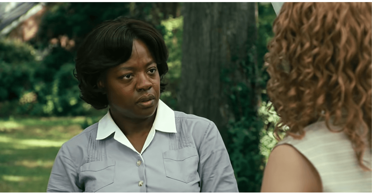 <b>‘The Help’ </b>
<br>
<br>Su actuación como Aibileen Clark la llevó a ser nominada al premio Oscar en el 2012. Sin embargo, en años recientes, la cinta ha sido criticada por girar en torno a una mujer blanca y no retratar fielmente las experiencias de las mujeres afroamericanas en los años 60. 
<br>