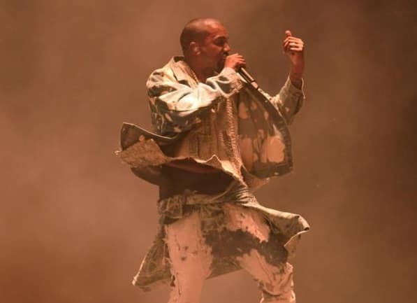 En los tuits, West acusó a Drake de amenazar a su familia de haberlo dejado de lado cuando más problemas tenía y de otras fuertes situaciones.