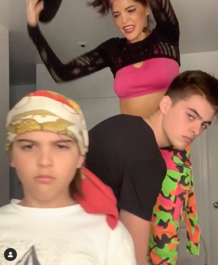 Los fans de la cantante han dejado en evidencia que el joven se parece cada vez más a ella. 
<br>