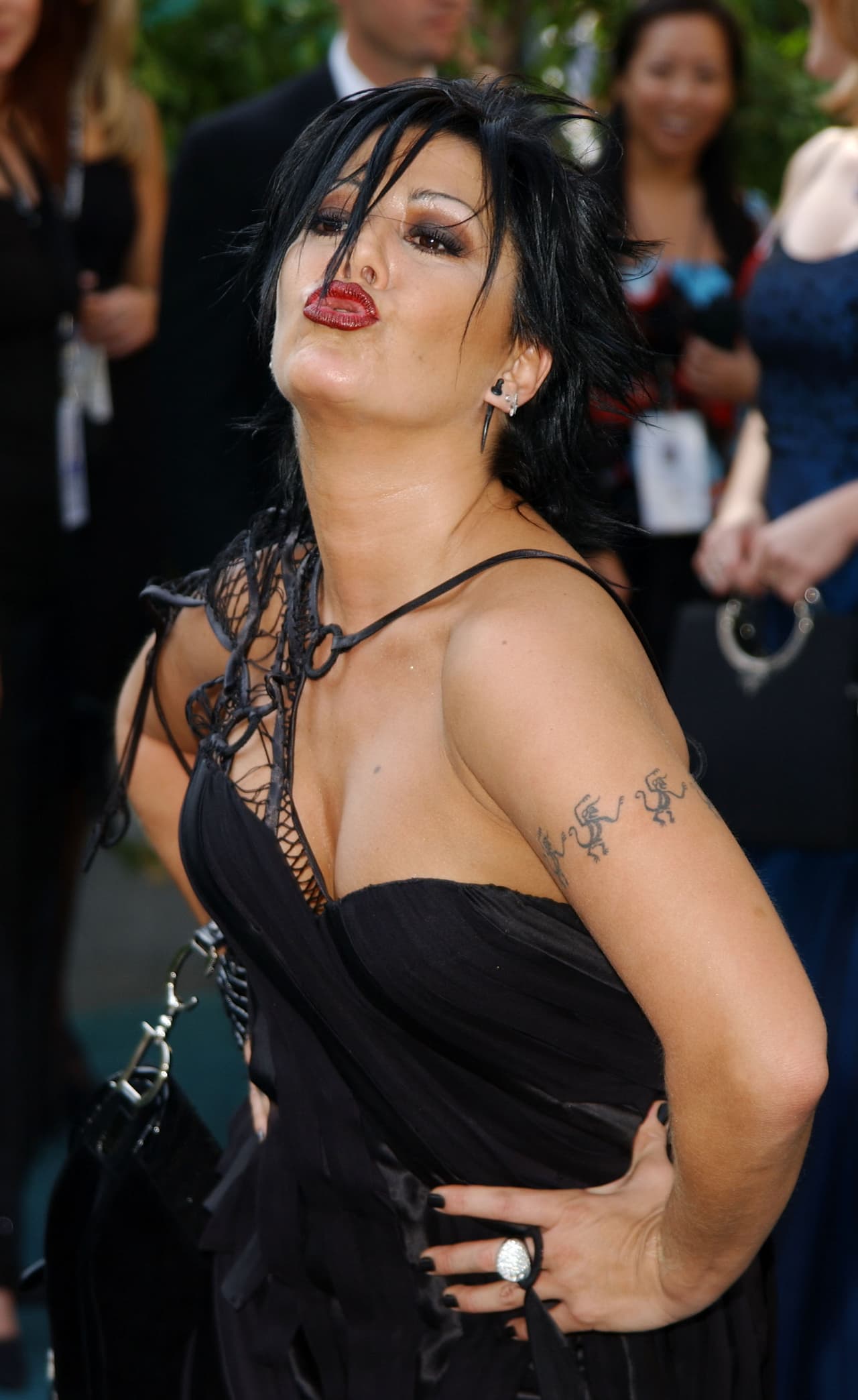 Este atuendo de la Guzmán combinaba perfecto con su espíritu irreverente que la caracteriza.