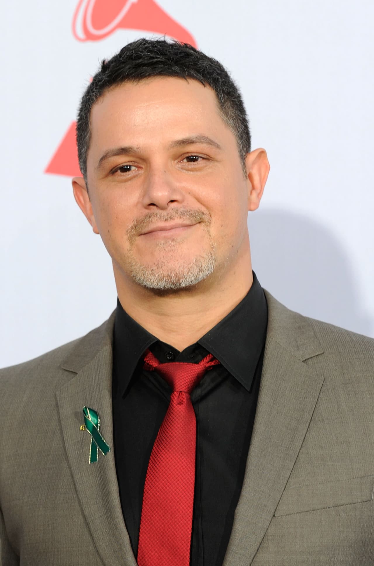 A diferencia de otros años, eligió este lindo traje café con el que volvió a impresionar a los críticos de la moda.