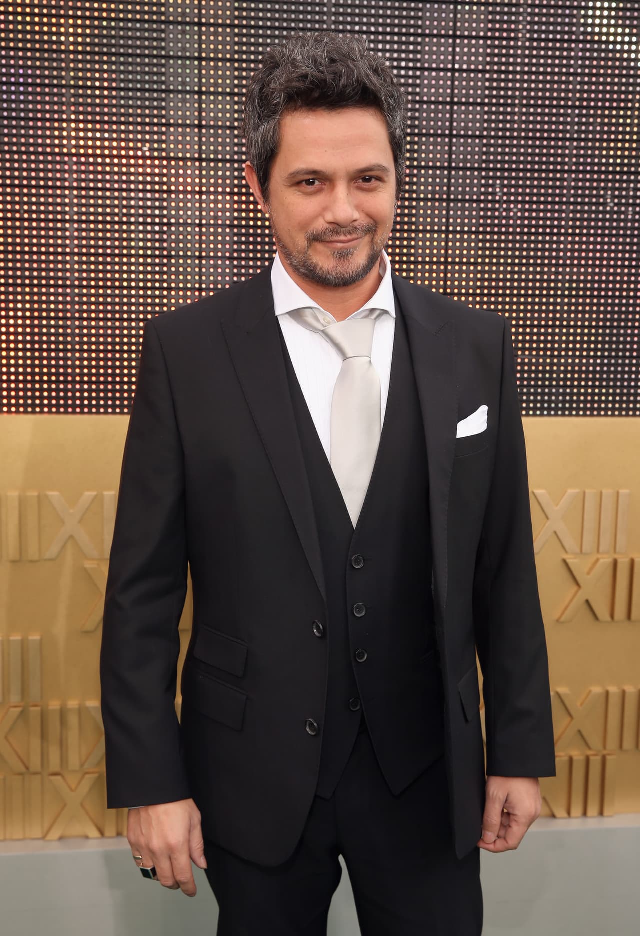 Eso sí, el saco y la corbata no los cambia por nada. Sanz tiene mucho estilo.