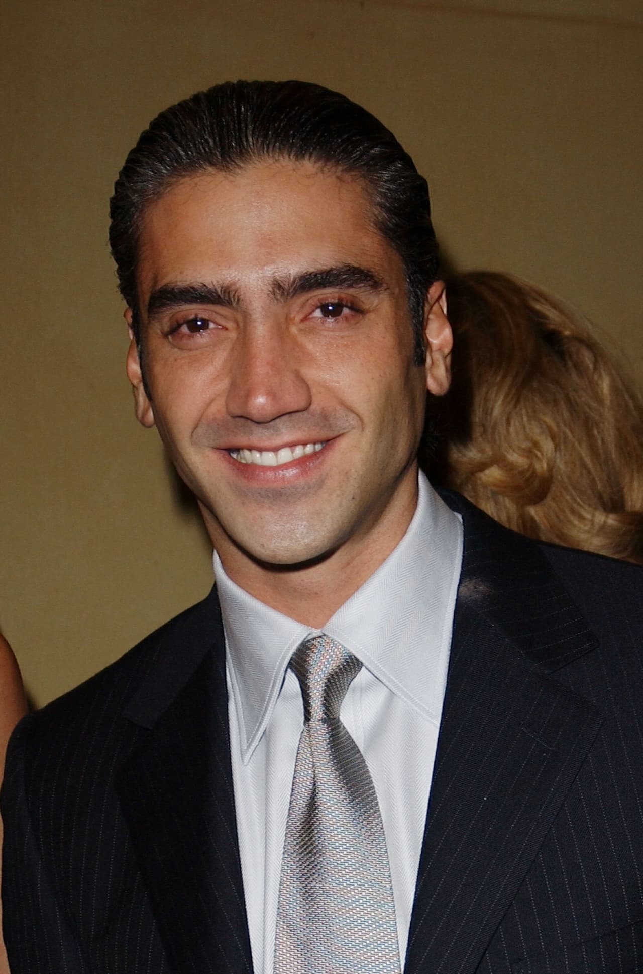 En aquél entonces también usaba el cabello un poco más corto y no tenía tantas canas como ahora.