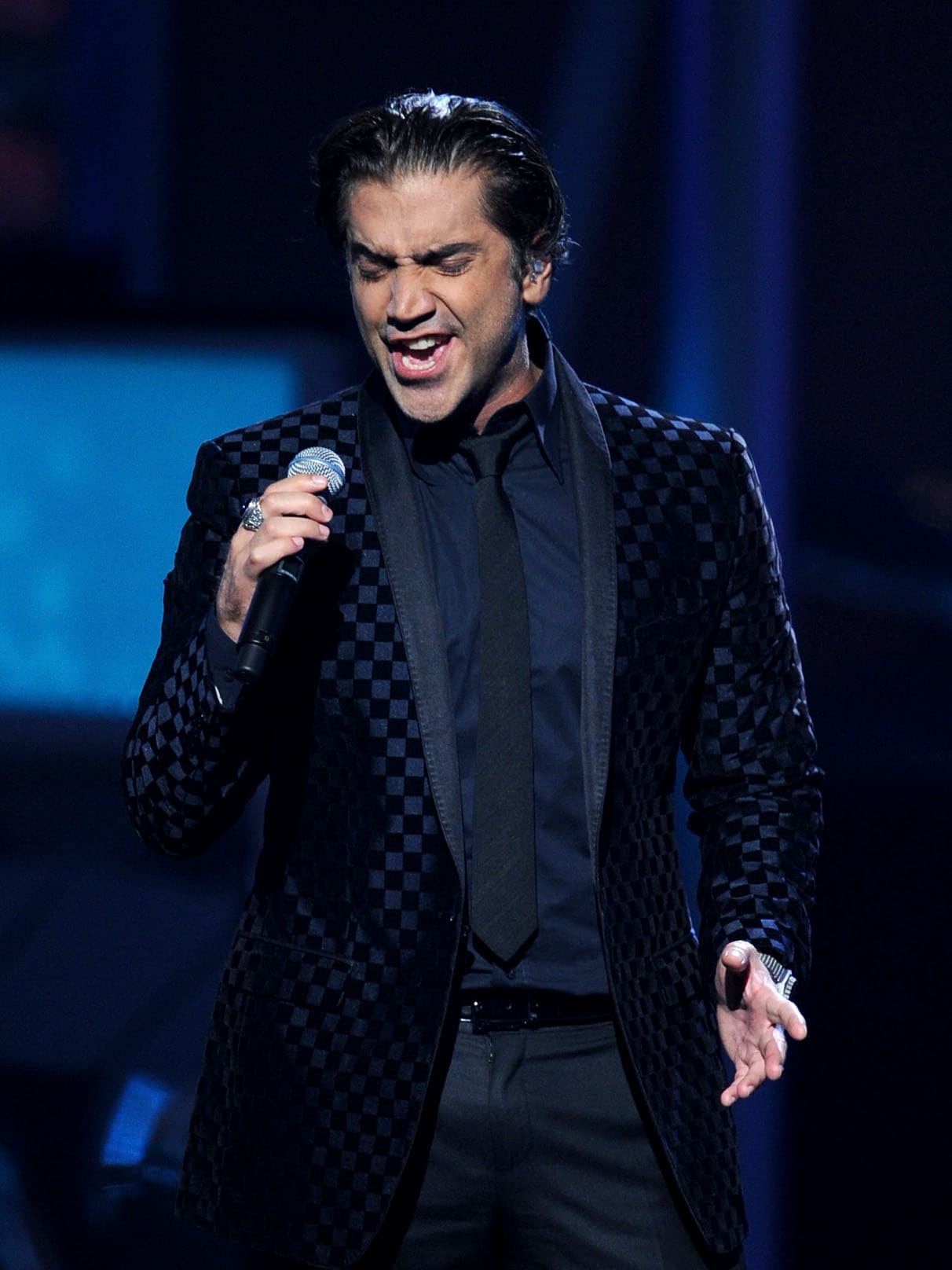 Alejandro Fernández también ha cautivado con su presencia en Latin GRAMMY, y con su look se ha robado la mirada de todas sus fanáticas. Así lució en 2010.