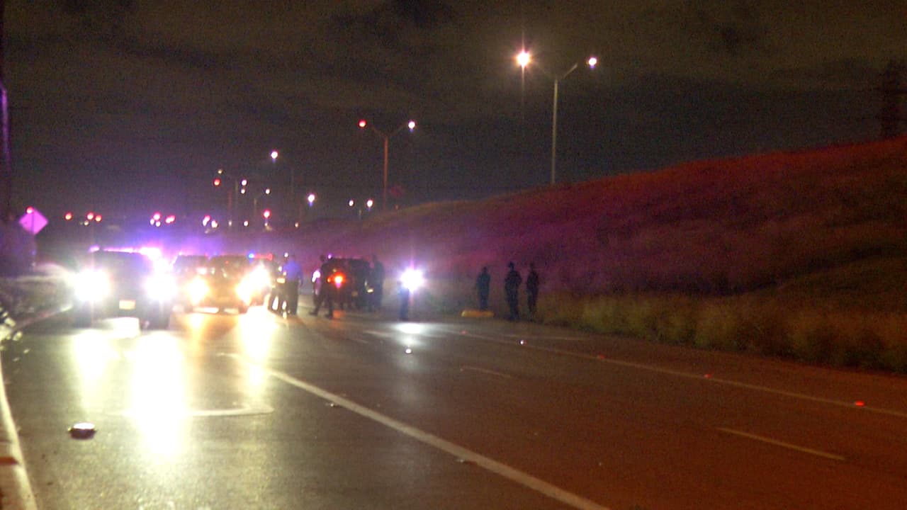 Un hombre que había sido reportado como atropellado a un lado de la carretera, resultó haber sido asesinado a balazos esta madrugada.