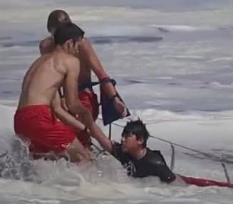 El rescate que conmueve a todo el país: un salvavidas de 16 años desafió enormes olas para salvar a un niño en California
