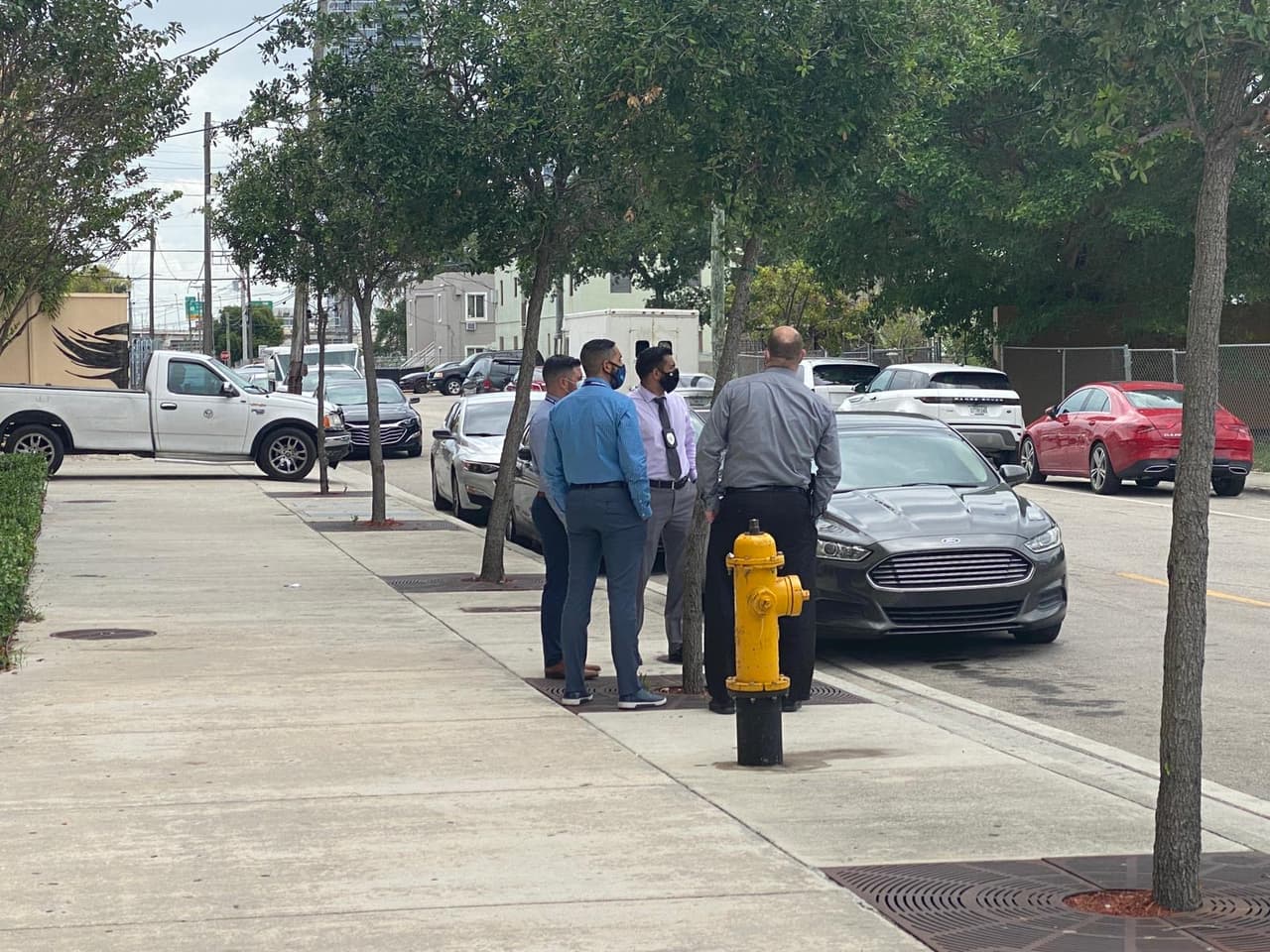 La policía dijo que el sospechoso no se resistió al arresto cuando llegaron a su casa.