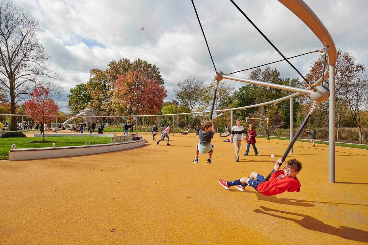 En el parque habrá además toboganes, casas en los árboles, carreras de troncos y rocas, además de varios sitios para hacer picnics.