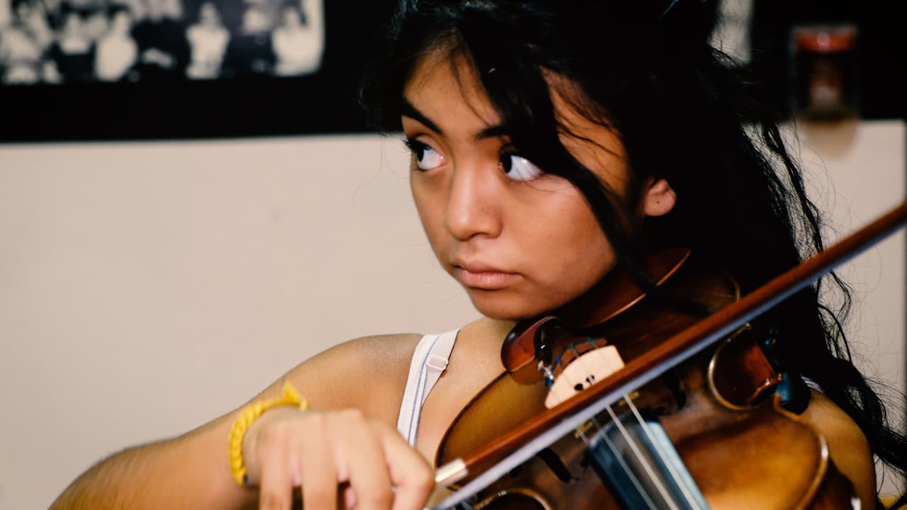 César Maldonado es banquero y es el fundador de la Fundación Herencia de México que se dedica a promover el mariachi entre los jóvenes del sur de Chicago. Hace unos años los estudiantes grabaron un disco y fueron nominados al Grammy. Ahora giran por el mundo.