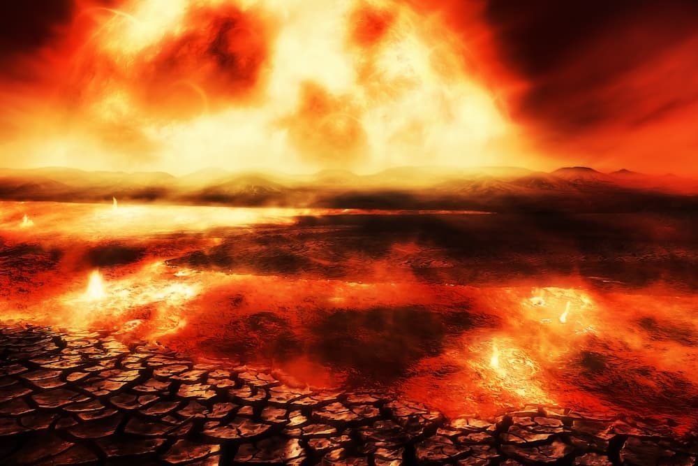 Vulcano nunca existió… pero aún algunos insisten que está ahí, oculto a nosotros, y posee una civilización superior capaz de protegerse del Sol que lo tiene siempre presente, enorme frente a su superficie, calentándolo como un horno gigantesco, y hay quienes piensan que el mítico infierno se encuentra en Vulcano y que no lo podemos ver porque está en otra dimensión astral.