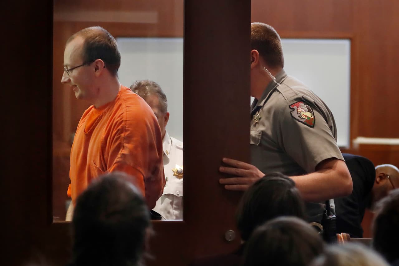 Se esperaba que esta fuera su declaración, pues hace dos semanas
<b><a href="https://www.univision.com/noticias/criminalidad/yo-no-pienso-como-un-asesino-serial-la-reveladora-carta-que-el-secuestrador-de-jayme-closs-escribio-desde-prision">le había revelado a un reportero local en una carta que le envió</a></b> que se declararía culpale de todos los cargos
<b> para evitarle un juicio a Jayme y su familia. </b>"Quiero que Jayme y sus familiares sepan eso. No quiero que se preocupen por un juicio", escribió Patterson desde la cárcel.