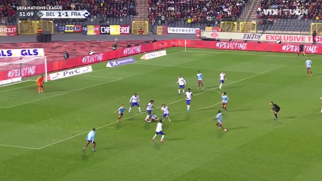 ¡Dembelé se llevó a todos y falló en la definición!