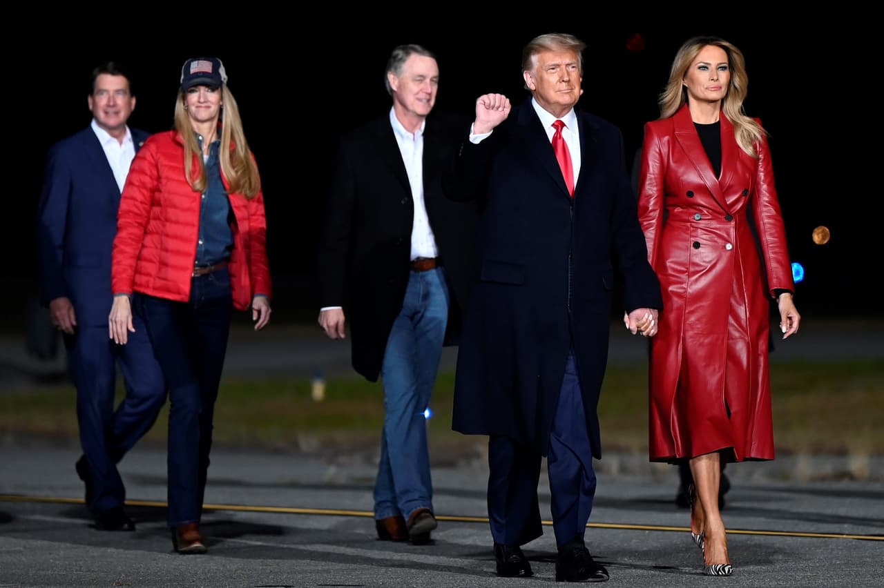 Loeffler y Perdue apoyan la propuesta de Trump de pagos de ayuda por $2,000