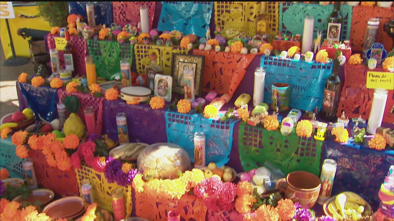 Así es como se vive el Día de Muertos en San Antonio, donde la cultura mexicana se aviva y las celebraciones prevalecen.