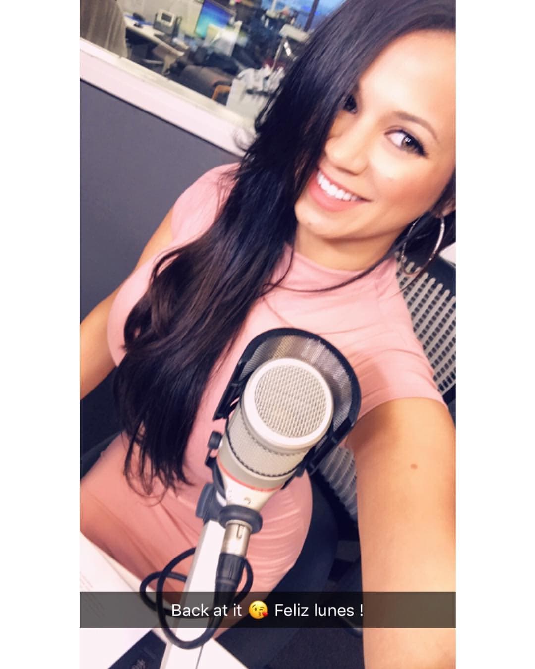 Ella nos alegra con su inigualable voz todas las mañanas.