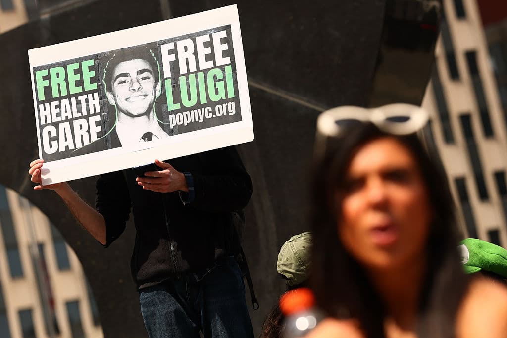 <b>Comunicación y correspondencia - </b>Las cartas recibidas son particularmente significativas para él, ya que rompen la monotonía de su encierro y le permiten conectarse con el mundo exterior. Describe cómo estas cartas crean una experiencia temporal única donde los días parecen mezclarse.