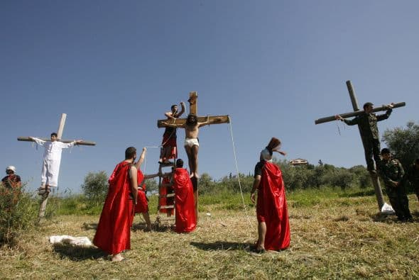Otros cristianos libaneses crucificados.