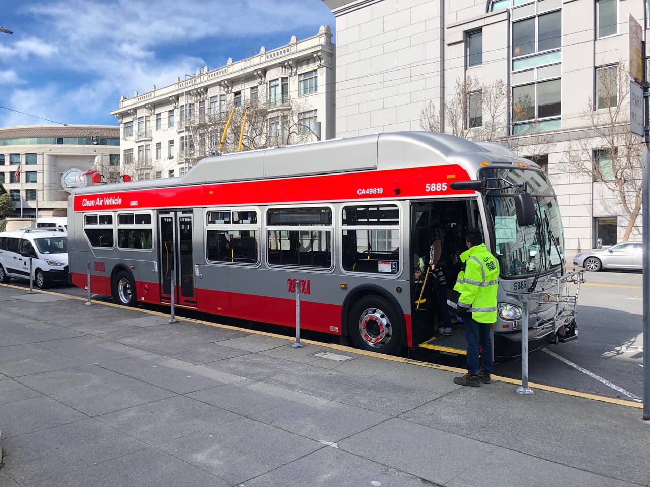 Los turistas en la ciudad de San Francisco serían los más perjudicados porque los viajes en los populares tranvías subirán a 9 dólares por persona. 
<br>