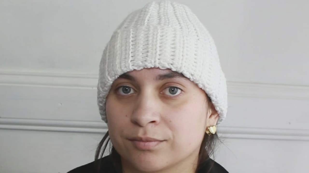 Una migrante venezolana enfrenta la leucemia mientras lucha por el sustento de su hijo