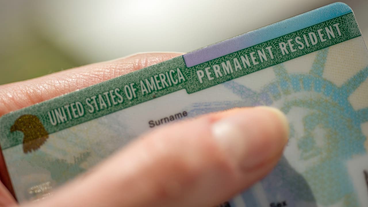 Gobierno de Trump pausa "todos los trámites migratorios" de ciudadanos de 19 países, incluidos Cuba y Venezuela