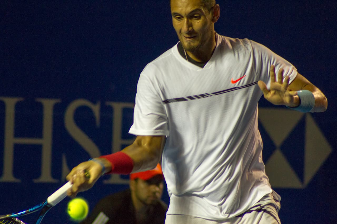 Nick Kyrgios eliminó al favorito del Abierto Mexicano, el serbio Novak Djokovic, número dos en la siembra de la ATP. El australiano dio una demostración de potencia y precisión con su saque que se tradujo en 25 aces para acceder a las Semifinales.