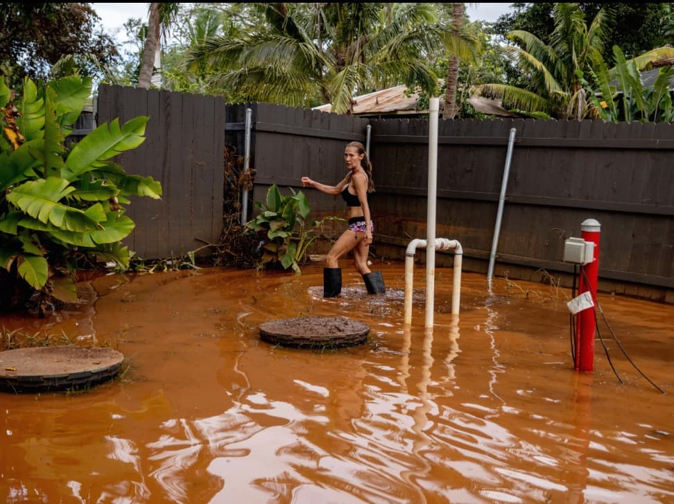 Hawái bajo el agua: inundaciones históricas dejan a miles sin luz y hay evacuaciones