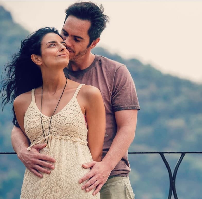Aislinn Derbez y Mauricio Ochmann contrajeron matrimonio en junio de 2016 en un hotel en Tepoztlán, México.