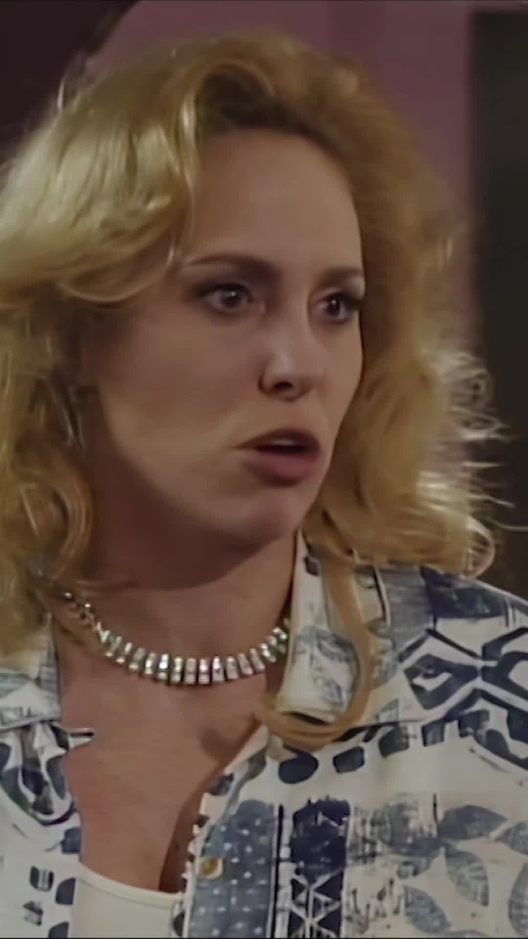 Julia jura vengar la muerte de sus padres