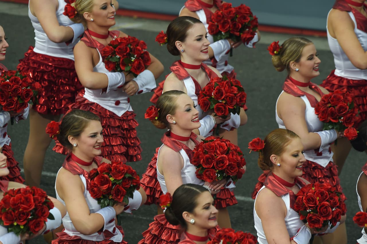 La gracia de las bailarinas en el Desfile de las Rosas 2017.