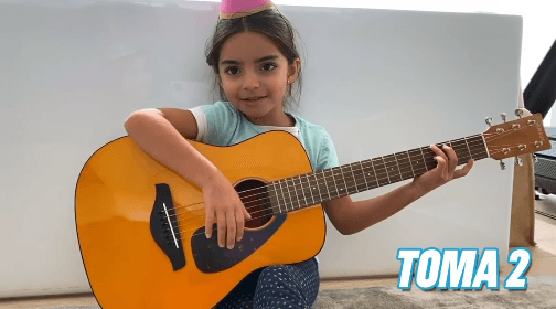 Eugenio y Aitana realizaron una divertida mancuerna para cantarle a Alessandra las tradicionales mañanitas. 
<br>