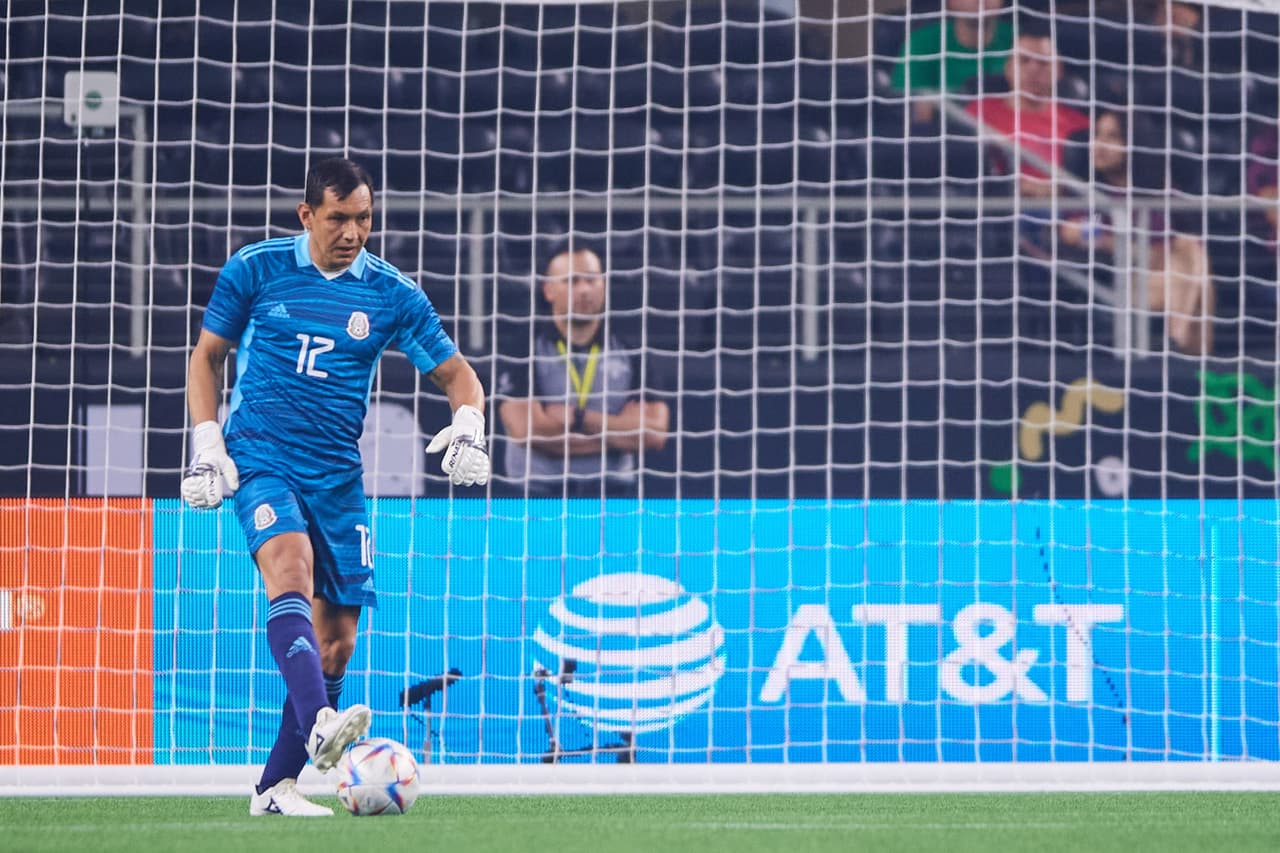 Rodolfo Cota falló en el empate de Nigeria al minuto 54'.