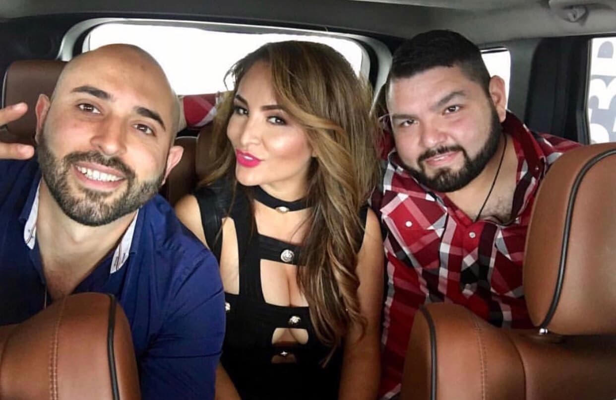 ¿Qué tál una foto en la troca?