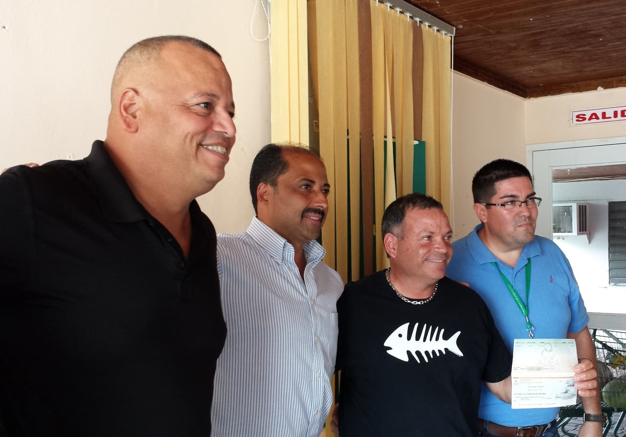 Pescadores de Playa de Ponce reciben donativo de 25 mil dólares para mejoras permanentes en la Villa Pesquera