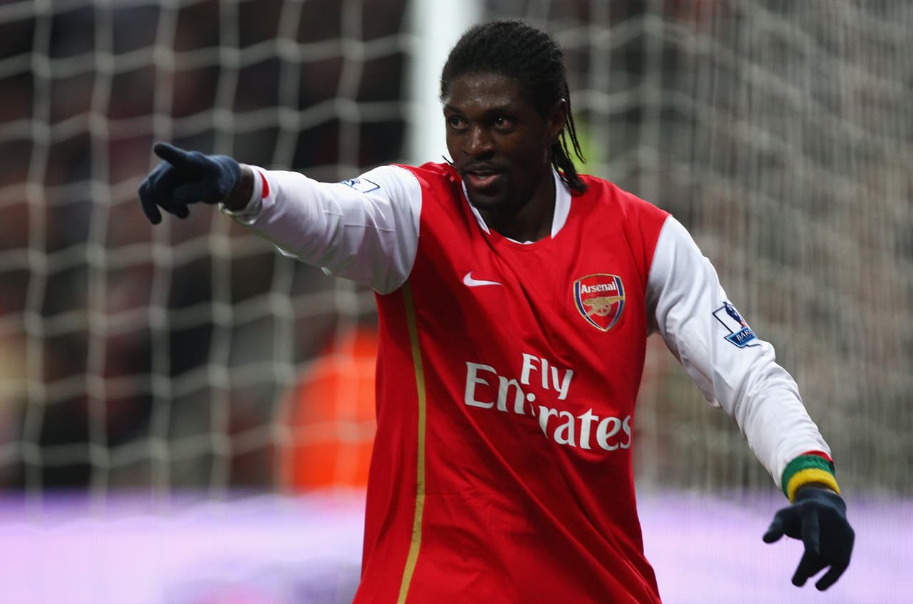Emmanuel Adebayor llegó a 24 tantos en la 2007-08 jugando para el Arsenal