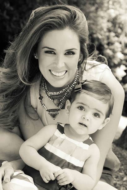 ¡Mira qué lindas Jacky Bracamontes con su hija Carolina!