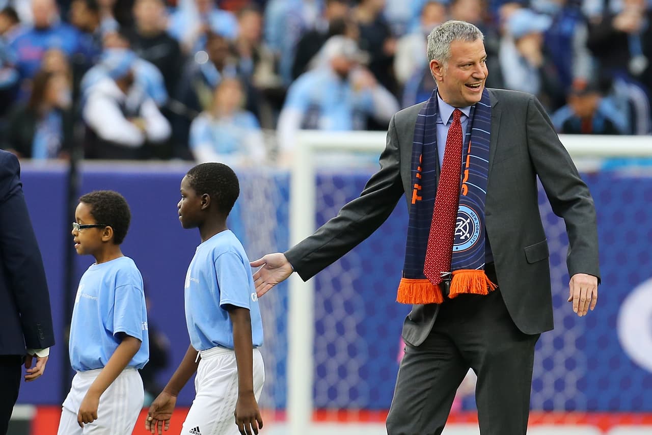 La respuesta es que sí. Un famoso torneo en Nueva York es el Hudson River Derby, que tiene lugar tres veces por temporada, pero en él se enfrentan únicamente el NYCFC y los Red Bulls. El Cosmos juega solo contra alguno de los dos equipos que haya logrado entrar a la US Open Cup.