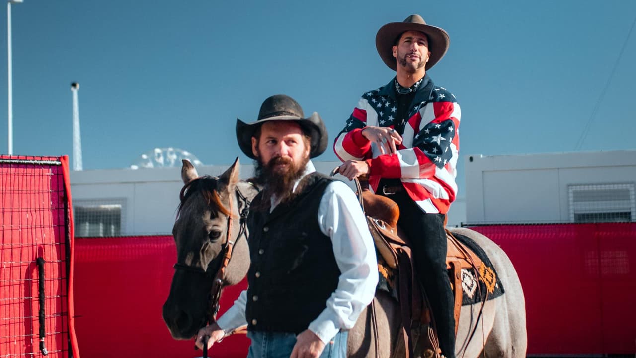 ¡A caballo y con sombrero! Así llegó Ricciardo al Circuito de las Américas