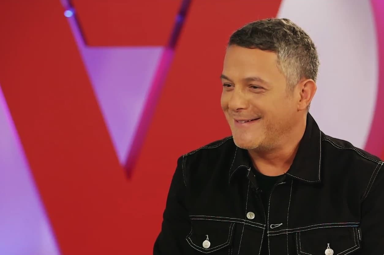 En la reunión celebraron que Alejandro Sanz tiene una nueva producción discográfica: 'El Disco'. Señaló que el nombre que lleva esta producción se relaciona con la sencillez de algo que siempre está frente a los ojos, y que por lo general no se percibe. También rinde honor a este artefacto que acoge a la música y que está en peligro de extinción.
<br>