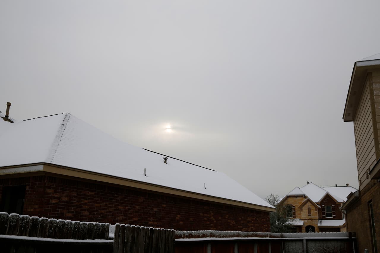El sol empezó a salir alrededor de las 8 am y pronto la nieve empezó a deshacerse.
