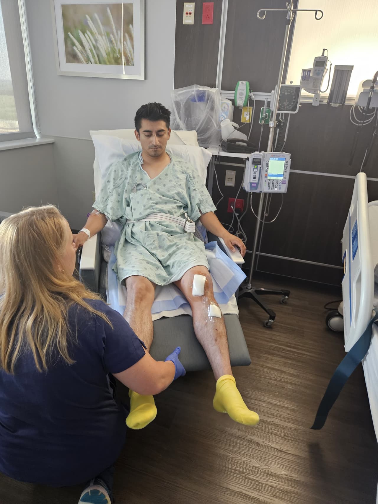 El integrante de la banda Carlos Eduardo Cruz, uno de los más afectados por el accidente, tuvo que ser intervenido
<b> tras sufrir una fractura de fémur.</b> Cruz es el encargado de las armonías y la conga. Actualmente 
<b>se encuentra fuera de peligro y bajo observación médica;</b> su esposa lo espera en Oaxaca, México.