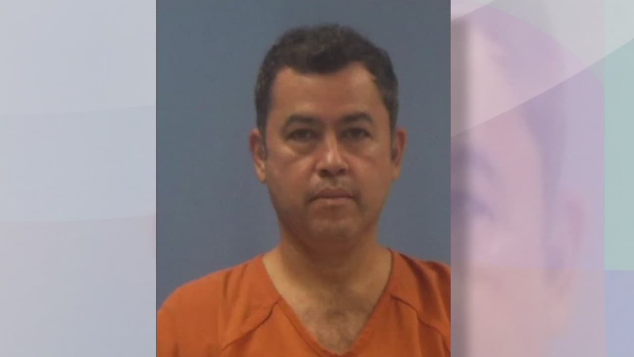 Profesor de la Universidad de Texas enfrenta 5 cargos por posesión de pornografía infantil