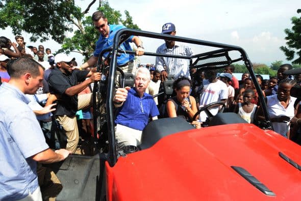 La fundación del ex mandatario destinó $500,000 para financiar un programa de salud en uno de los mayores campamentos donde están instaladas personas desplazadas por el terremoto en Haití.