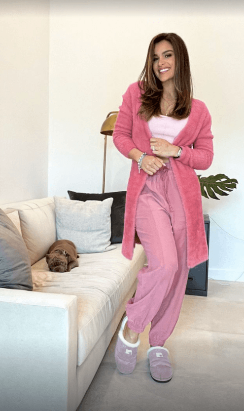 Clarissa se ha dejado ver en sus historias de Instagram bien acompañada por Azuul, el nombre del cachorro.