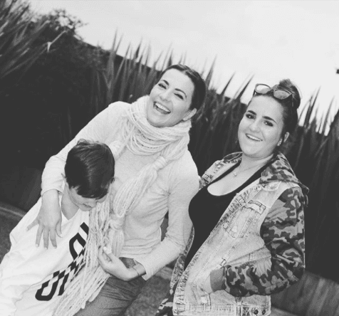 Aunque Cecilia y Sebastián ya no están juntos como la pareja que alguna vez fueron, ambos famosos mantienen una relación de cordialidad anteponiendo el bienestar de su hijo Santiago.