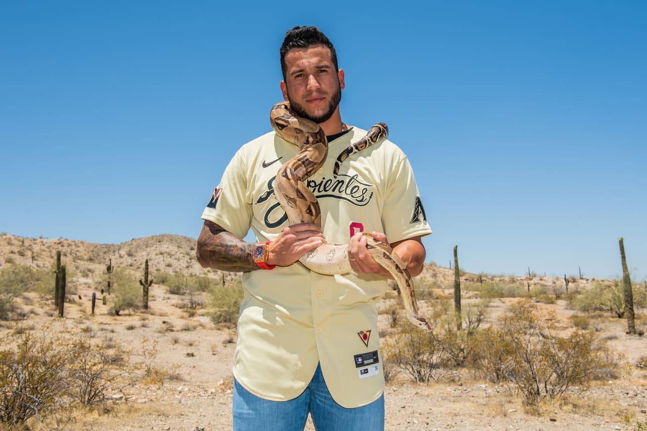 Los Diamondbacks de Arizona (@Dbacks, @LosDbacks) revelaron sus uniformes Serpientes Nike MLB City Connect Series, diseñados en colaboración con Nike para resaltar las raíces de la franquicia, la cultura hispana del estado y el lazo cercano entre el equipo y su afición.