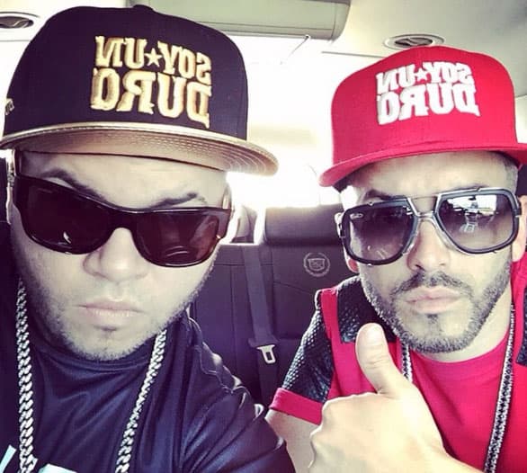 Farruko y Yandel apelan a su seriedad para conseguir votos de sus fans. ¡Gran dupla!