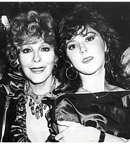 Además de aparecer en el show de 'Silvia y Enrique',
<b>Viridiana</b> también estuvo una temporada en '¡Cachún cachun ra ra!' en 1981. También pasó por el mundo de las telenovelas al participar en 'Honrarás a los tuyos' y 'Mañana es primavera', la cual quedó inconclusa por su fatídica muerte.