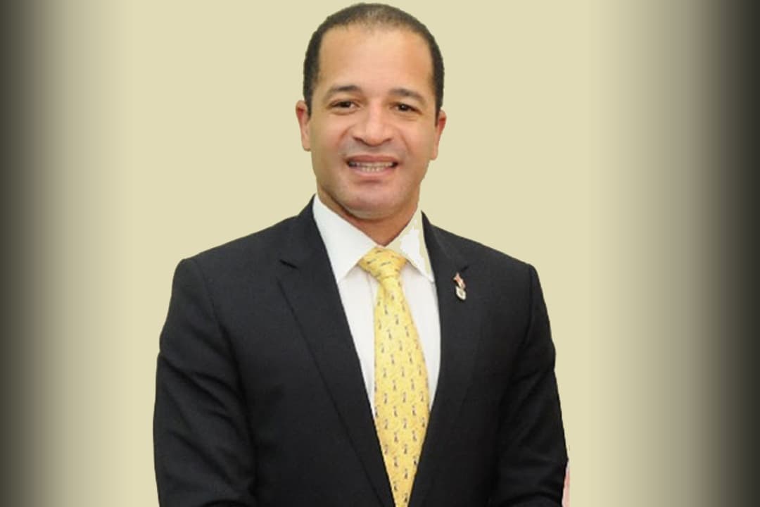 Un alcalde de Santo Domingo muere baleado en su oficina