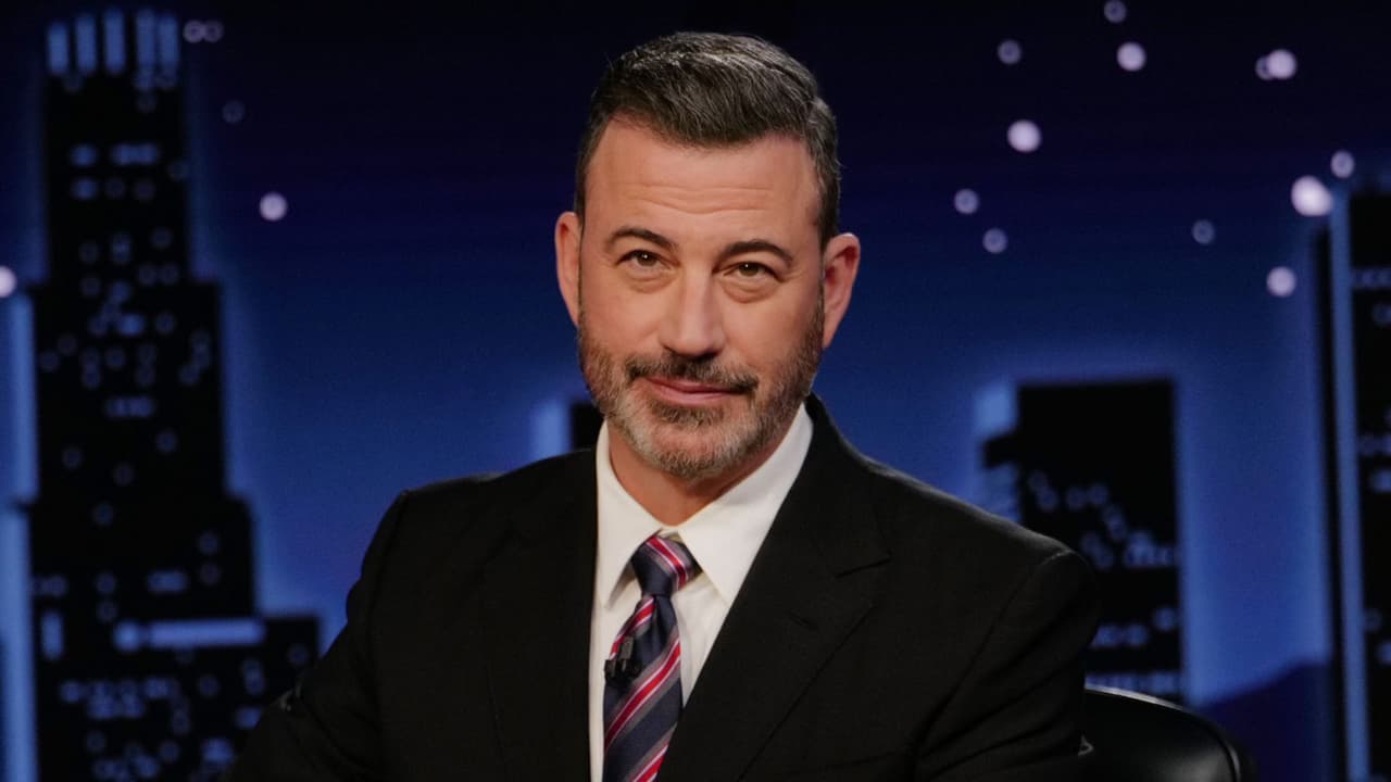 Jimmy Kimmel se quiebra en su regreso a la televisión tras polémica cancelación de su programa