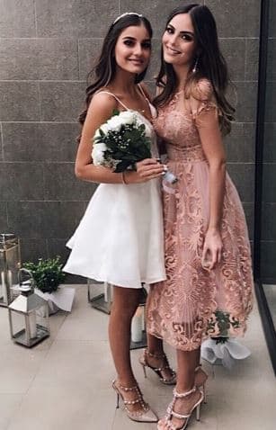 La también actriz mexicana compartió con sus seguidores esta instantánea tras asistir a la boda civil de su hermana Mariana Navarrete, misma que fue celebrada en San Miguel de Allende, Guanajuato (en el centro de México), según reportó ¡Hola! México.